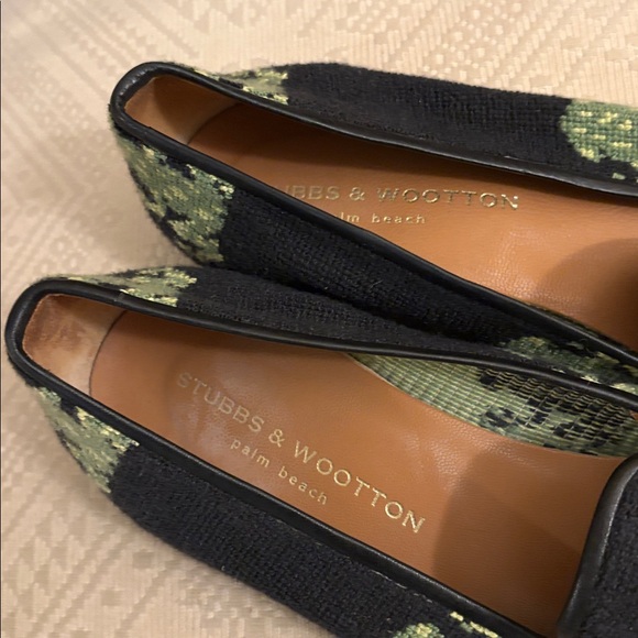 Stubbs & Wooten Black & Green Frog Embroidered Loafers - Picture 2 of 4